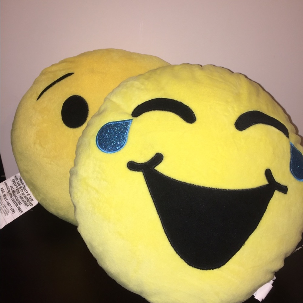 GIANT emoji pillows😘😂